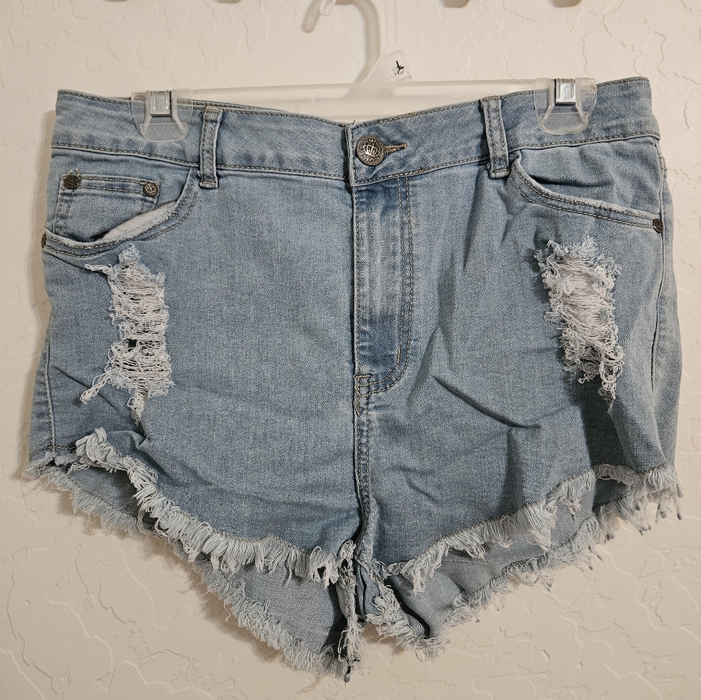 Trendy Light Blue Frayed Jean Shorts